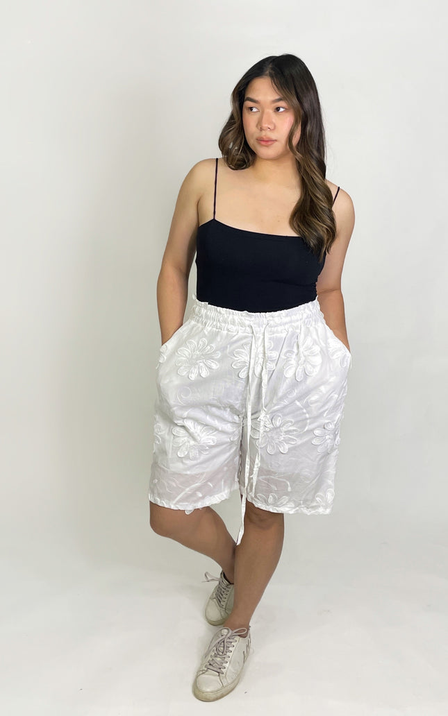 Stretch waistband fits up to 46"