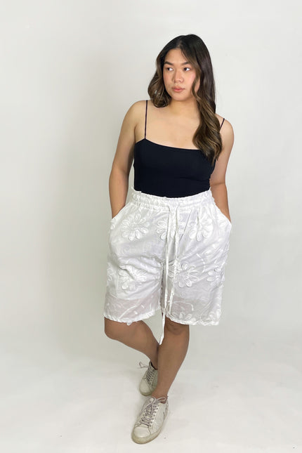 Stretch waistband fits up to 46"